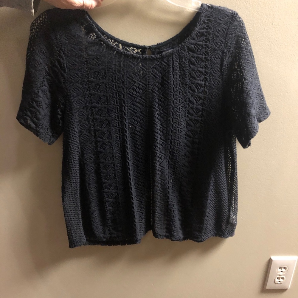 Cropped lacy AE shirt